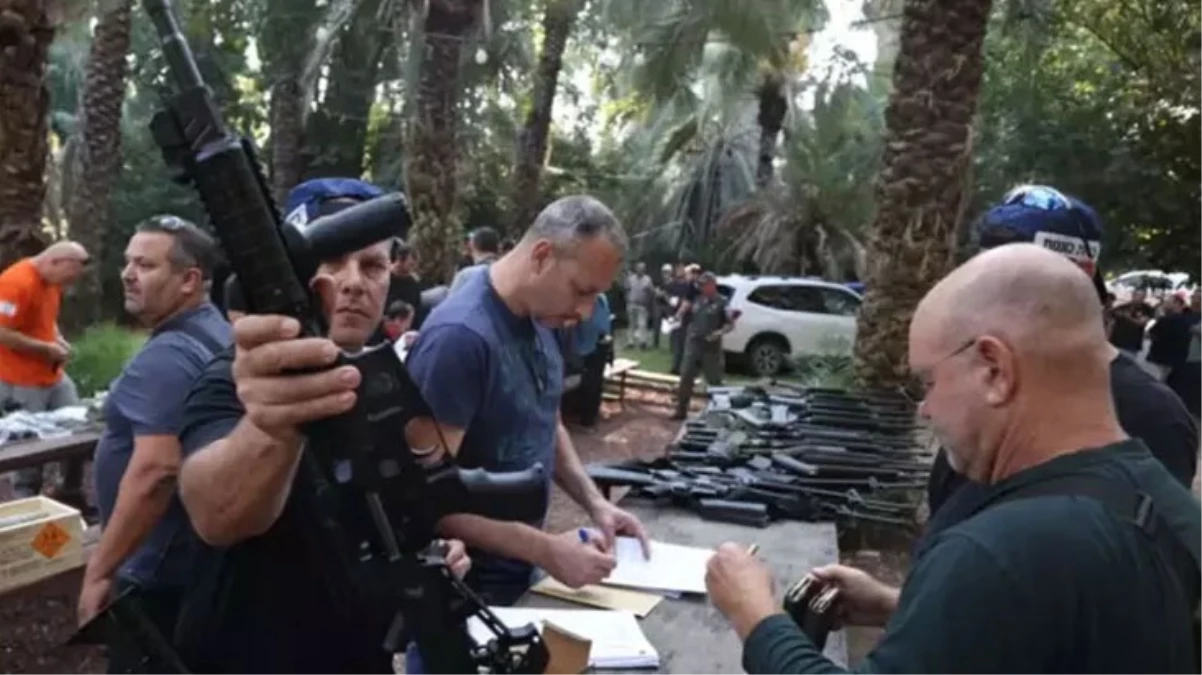 İsrail'de 120 bin sivil, silah ruhsatına başvurdu