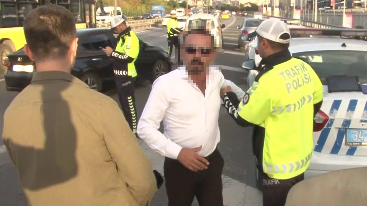 İstanbul'da bir taksici kameramanlara saldırdı