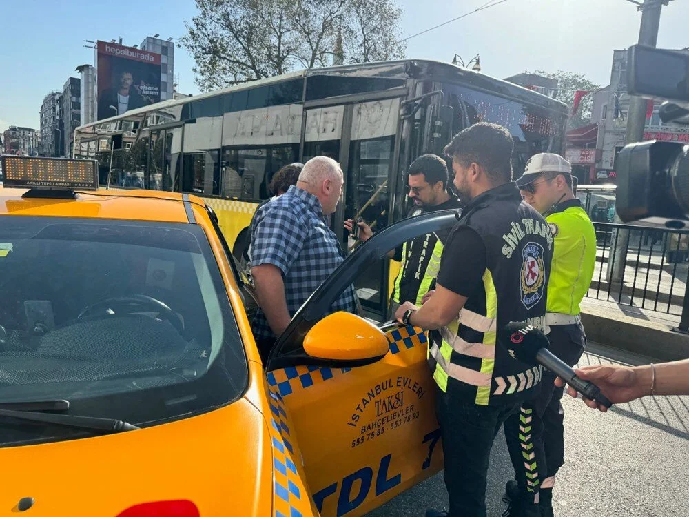 Kadıköy'de yayalara yol vermeyen sürücülere ceza