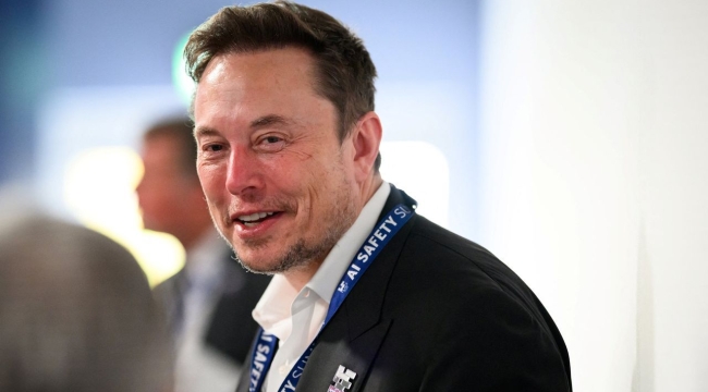 Musk: "xAI'ın ilk YZ'si yarın kullanıma açılacak"
