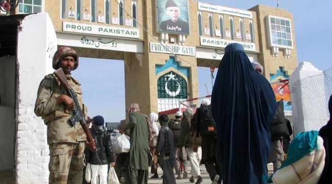 Pakistan, Afgan kaçakları sınır dışı etmeye başladı