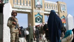 Pakistan, Afgan kaçakları sınır dışı etmeye başladı