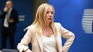 Rus komedyenler Meloni'yi telefonda işletti