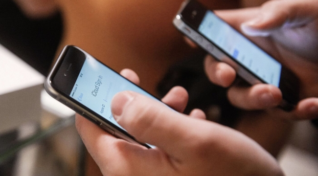 Y. Zelanda'da okullarda cep telefonu yasaklanıyor