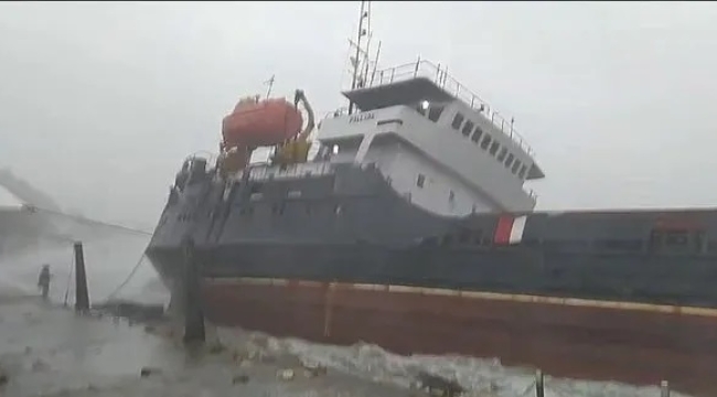 Zonguldak'ta kuru yük gemisi karaya oturdu