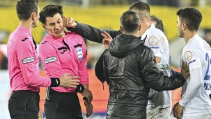 Ankaragücü Kulüp Başkanı, hakeme yumruk attı