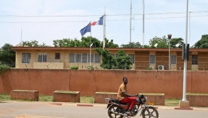 Fransa Nijer'deki büyükelçiliğini kapatıyor