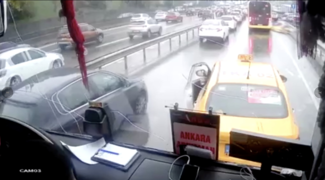 İstanbul'da bir taksici, yolcu otobüsünü taciz etti