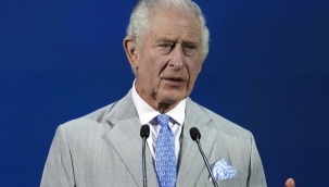 Kral Charles'tan "Yunan bayraklı kravat"la mesaj