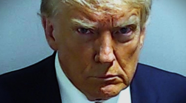 Trump, sabıka fotoğrafındaki kıyafetleri satıyor