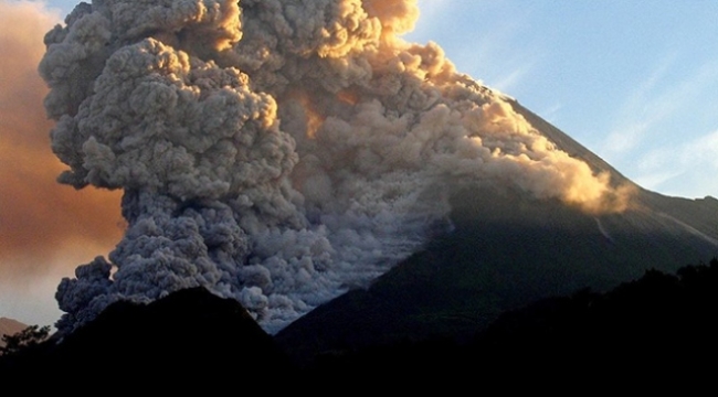 Endonezya'da Marapi Yanardağı'nda 2 patlama