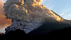 Endonezya'da Marapi Yanardağı'nda 2 patlama