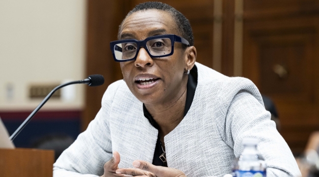 Harvard Üniversitesi Rektörü C. Gay istifa etti