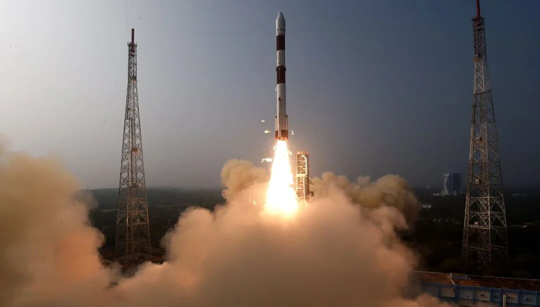 Hindistan, gözlem uydusunu yörüngeye fırlattı