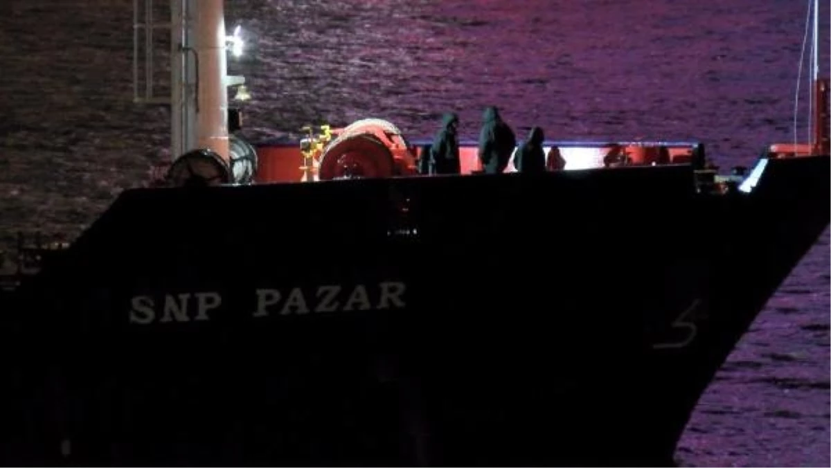 İstanbul Boğazı'nda gemi trafiği askıya alındı