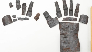 İsviçre'de 600 yıllık zırh eldiveni bulundu