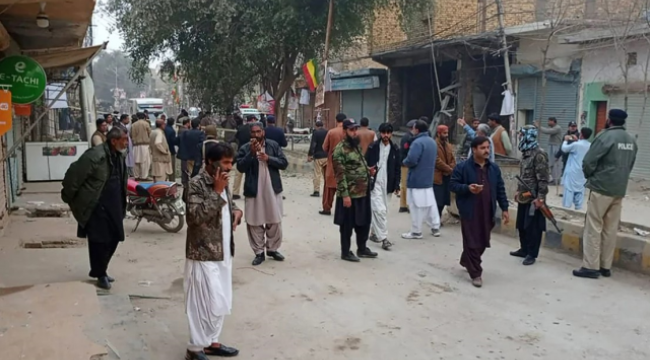 Pakistan'da parti mitingine bombalı saldırı: 4 ölü