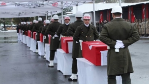 Şehit olan 9 asker için askeri tören düzenlendi