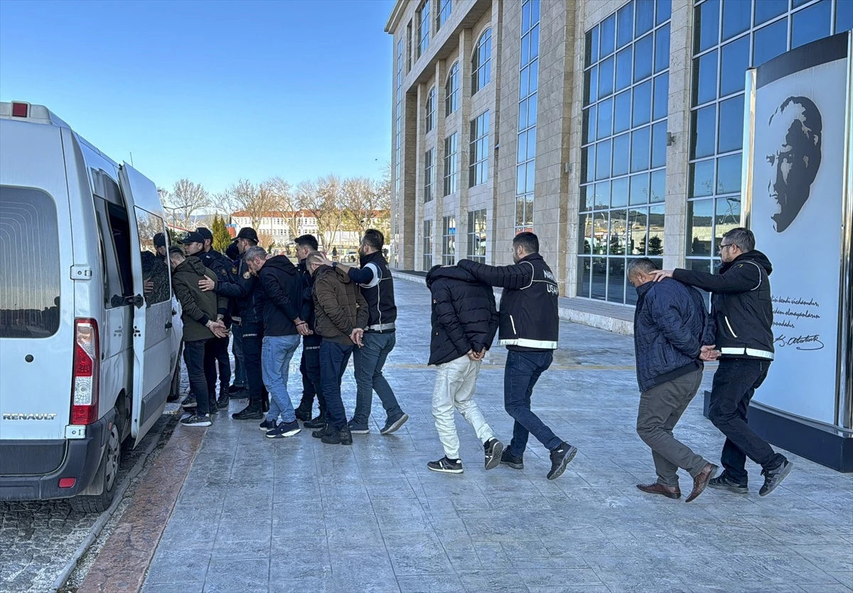 3 ilde uyuşturucu operasyonu: 12 kişi tutuklandı