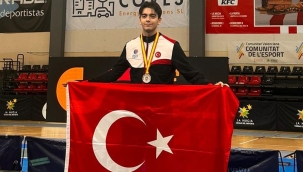 Eskrimci Toprak Altınçekiç gümüş madalya kazandı