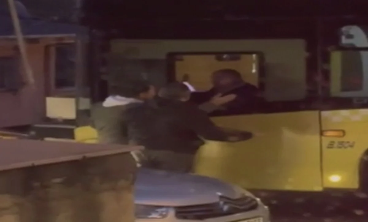 İstanbul'da taksici ve İETT şoförü birbirine girdi