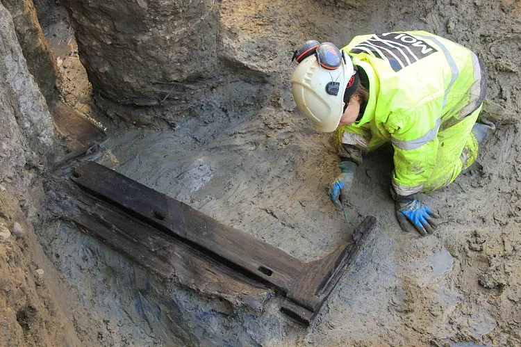 Londra'da 2000 yıllık Roma yatağı keşfedildi