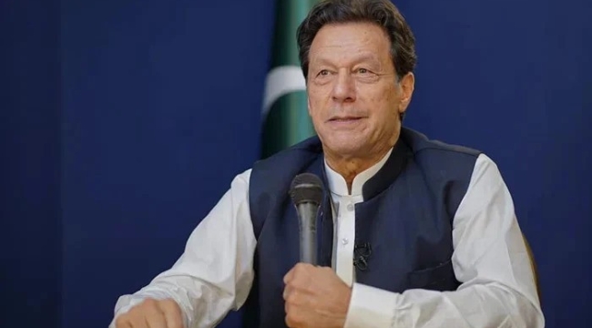 Pakistan'da 2 lider birden seçim zaferi ilan etti