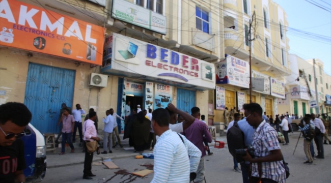 Somali'de pazar yerine bombalı saldırı: 10 ölü