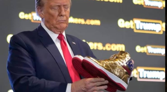 Trump, ayakkabı markasını satışa sundu