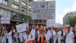 Almanya'da yüzlerce doktor iş bırakma grevi yaptı 