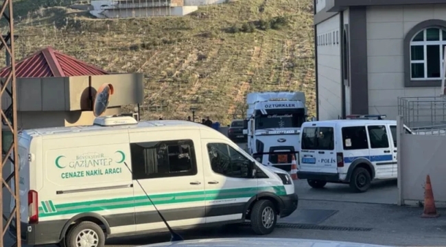 Antep'te yakıt tankerinde 2'si ölü 52 kaçak bulundu