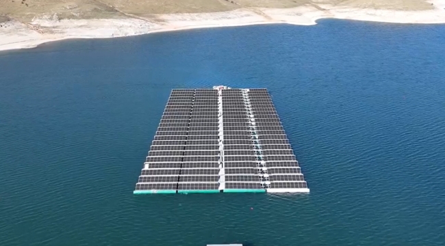 Türkiye'nin ilk yüzer GES santrali Elazığ'da kuruldu