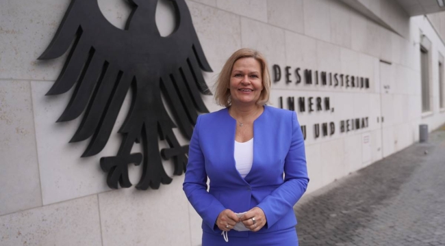 Almanya: "6 ayda 17600 kaçağın girişi engellendi"