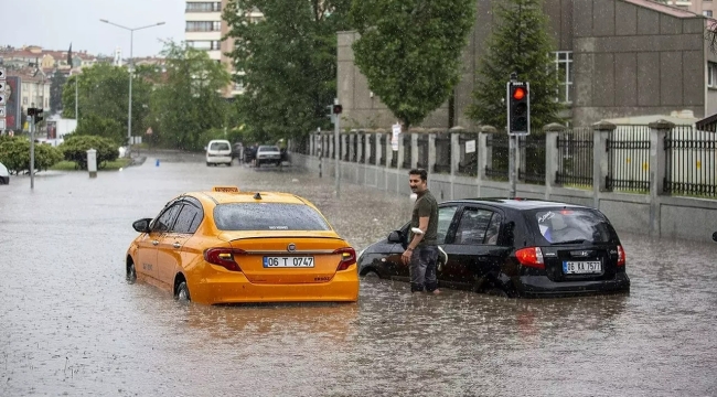 Ankara'da yoğun yağış, hayatı olumsuz etkiledi