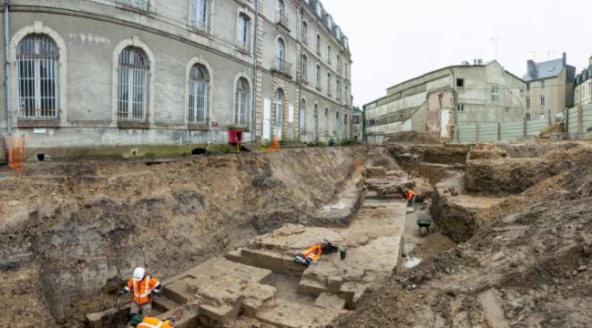 Fransa'da otelin altından 640 yıllık kale çıktı