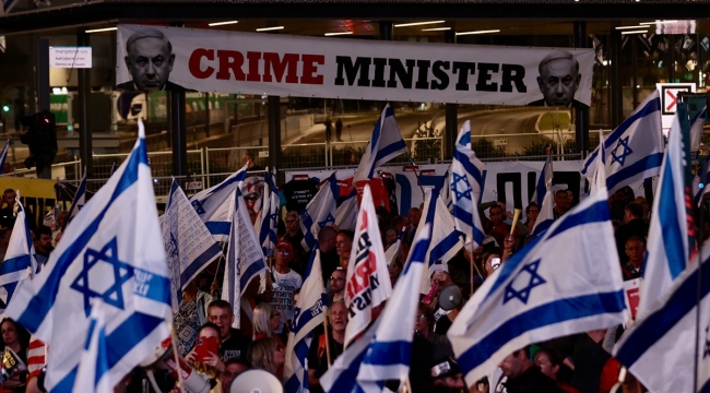 İsrail'de binlerce kişi hükümeti protesto etti