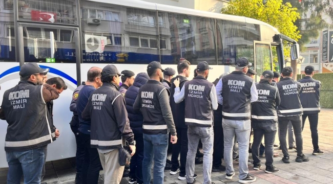 İzmir'de FETÖ operasyonu: 18 kişi tutuklandı