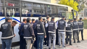 İzmir'de FETÖ operasyonu: 18 kişi tutuklandı