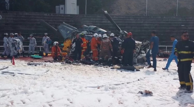 Malezya'da 2 askeri helikopter çarpıştı: 10 ölü
