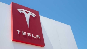 Tesla, sürücüsüz taksisini bu yaz tanıtacak