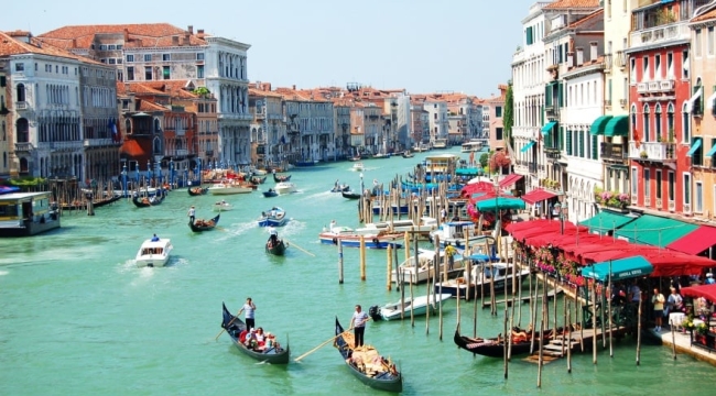 Venedik'e giriş turistlere ücretli oldu: 5 euro