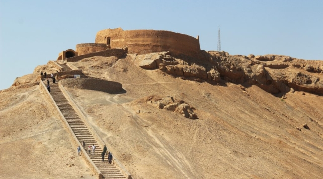 Akbaba kıtlığı, dakhma geleneğini bitirebilir