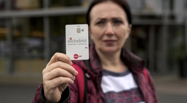 Almanya, sığınmacılara nakdi yardımı sınırlıyor