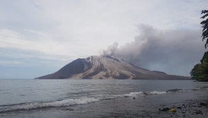 Endonezya'da yanardağ faciası: Tahliyeler sürüyor