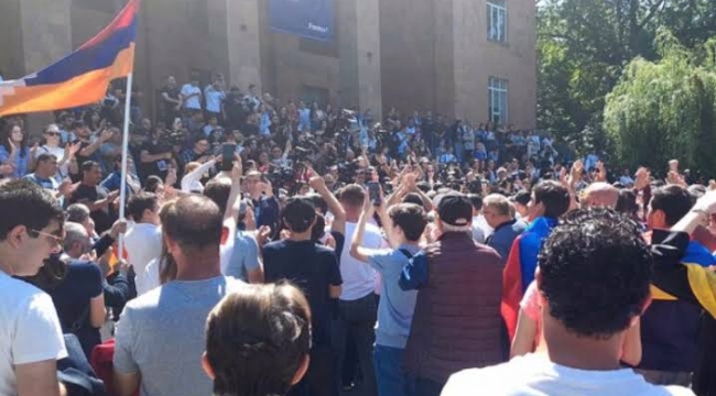 Ermenistan'da "Paşinyan istifa" protestosu