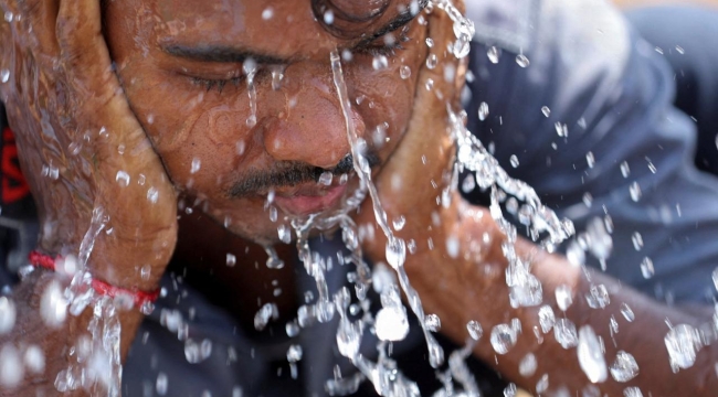 Hindistan'da şiddetli sıcaklardan 13 kişi öldü
