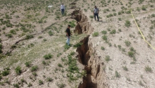 Konya'da 2,5 km uzunluğunda yüzey yarığı oluştu