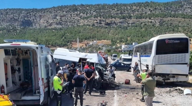 Mersin'de trafik kazası: 1 ölü, 2 yaralı