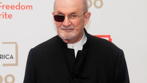 Salman Rüşdi'den Meloni'ye: "Biraz büyü"