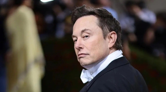 Musk: "ChatGPT'li iPhone şirketlerime giremez"